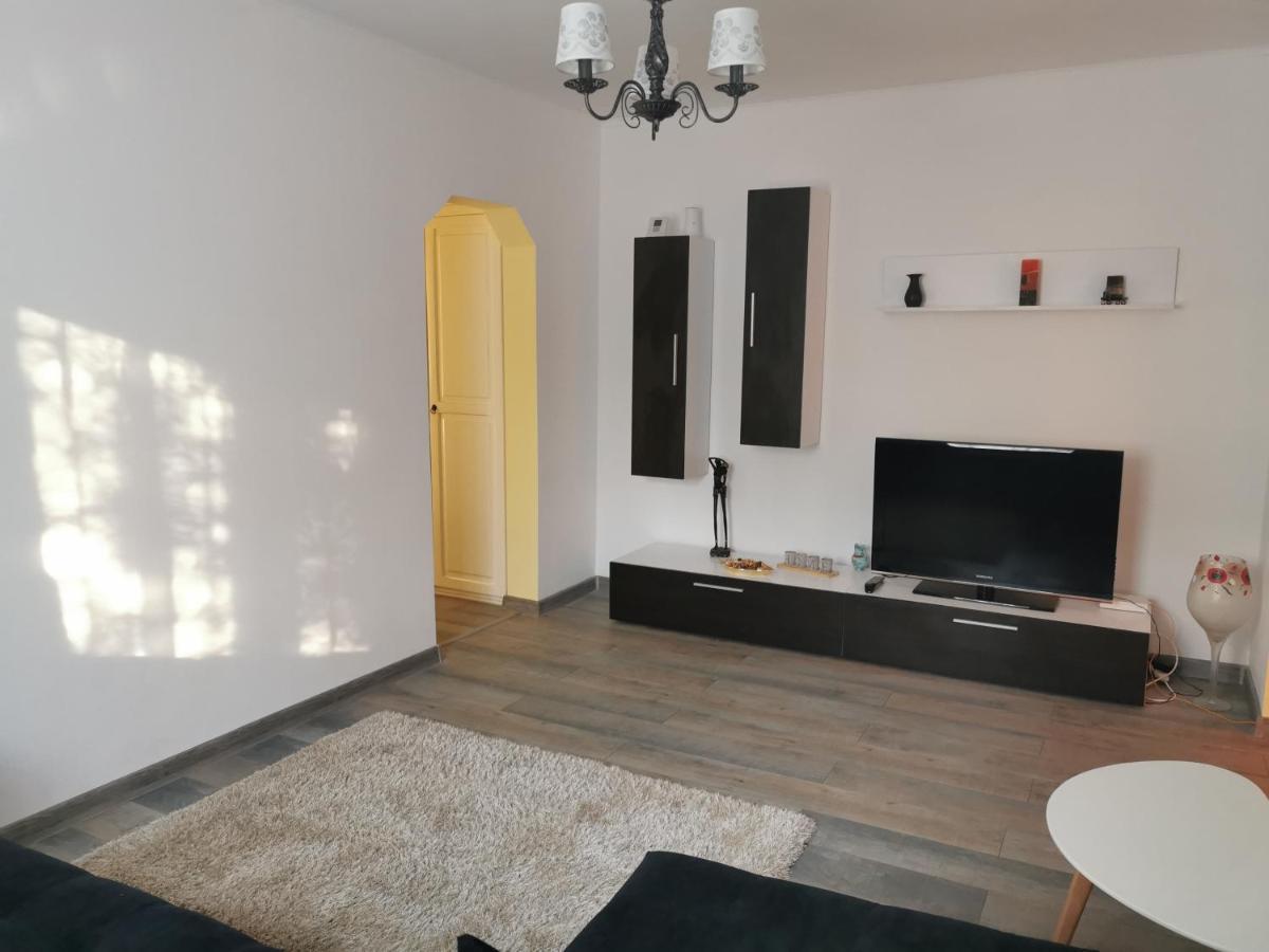 Chic Apartment Brăila Esterno foto