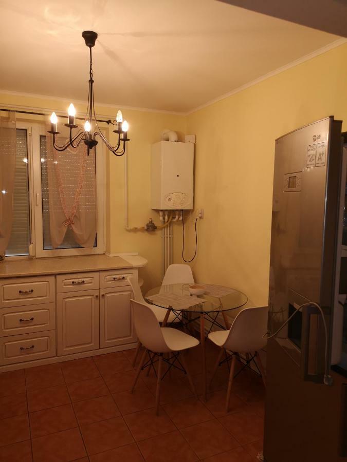Chic Apartment Brăila Esterno foto